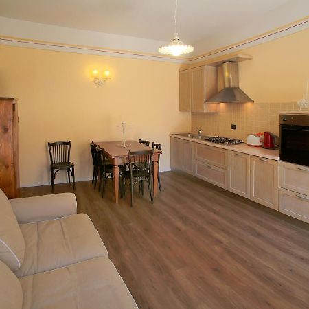 Appartamenti Piazza Umberto I Torri Del Benaco Eksteriør billede