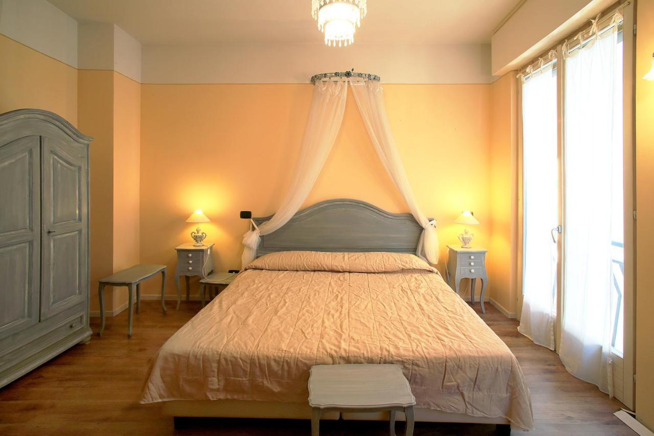 Appartamenti Piazza Umberto I Torri Del Benaco Eksteriør billede