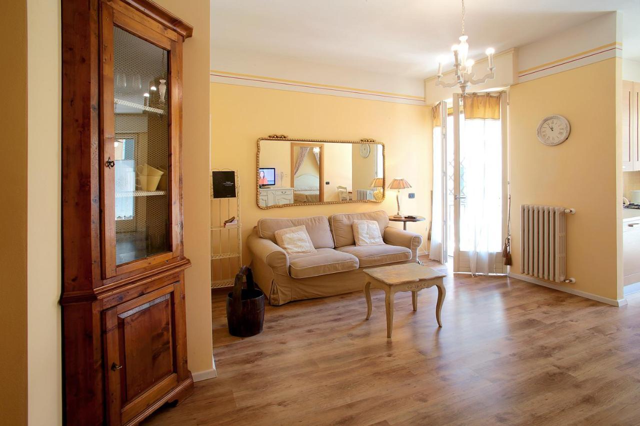 Appartamenti Piazza Umberto I Torri Del Benaco Eksteriør billede