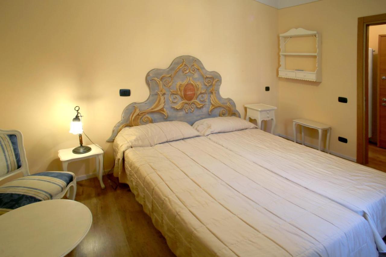 Appartamenti Piazza Umberto I Torri Del Benaco Eksteriør billede