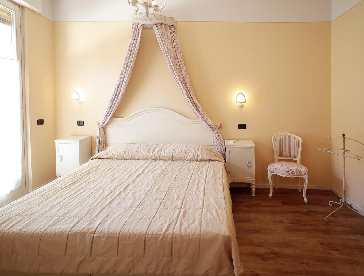 Appartamenti Piazza Umberto I Torri Del Benaco Eksteriør billede