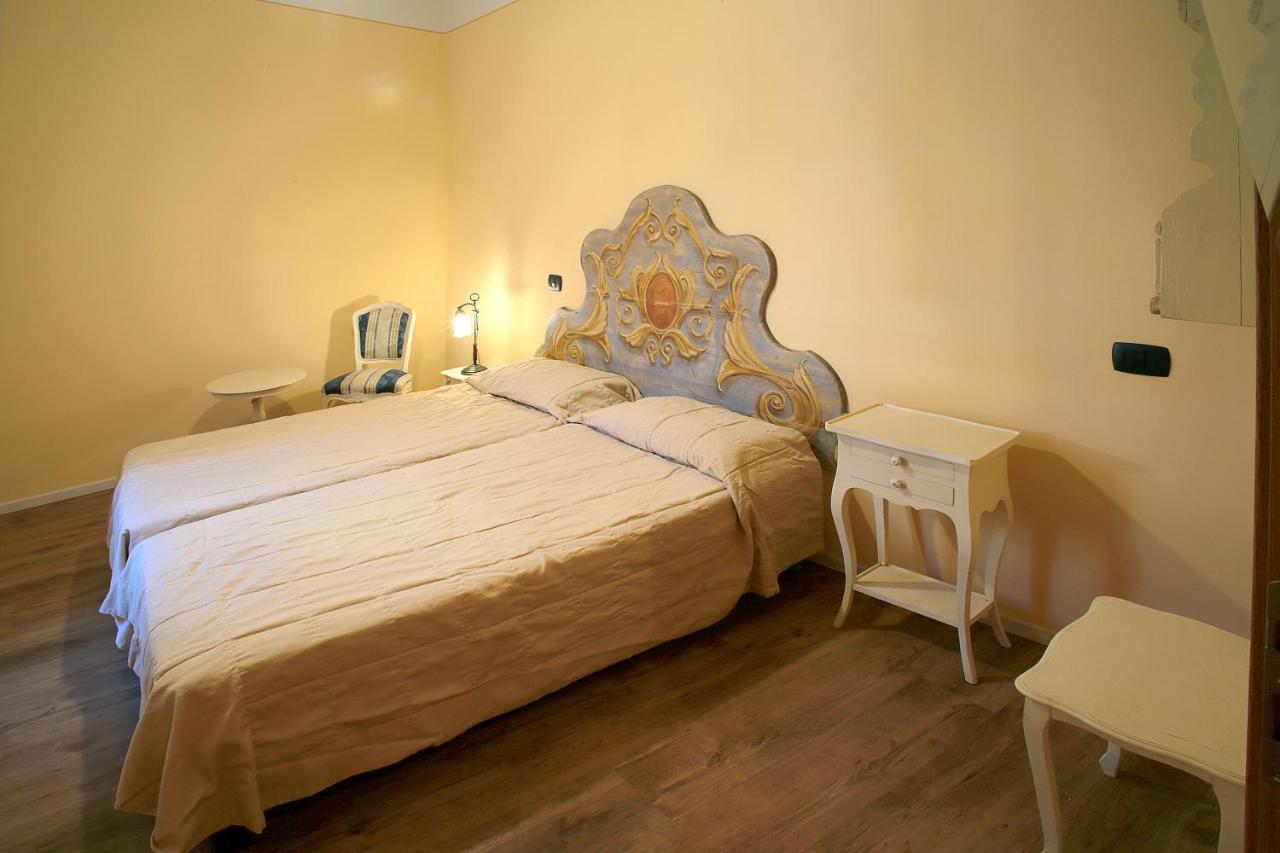 Appartamenti Piazza Umberto I Torri Del Benaco Eksteriør billede