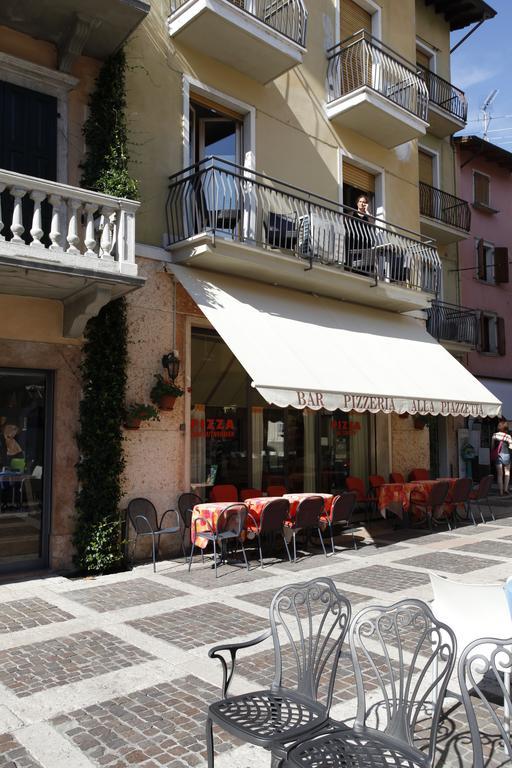Appartamenti Piazza Umberto I Torri Del Benaco Værelse billede