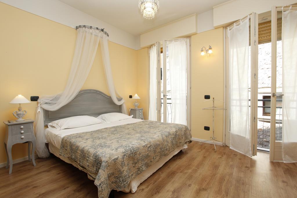 Appartamenti Piazza Umberto I Torri Del Benaco Værelse billede